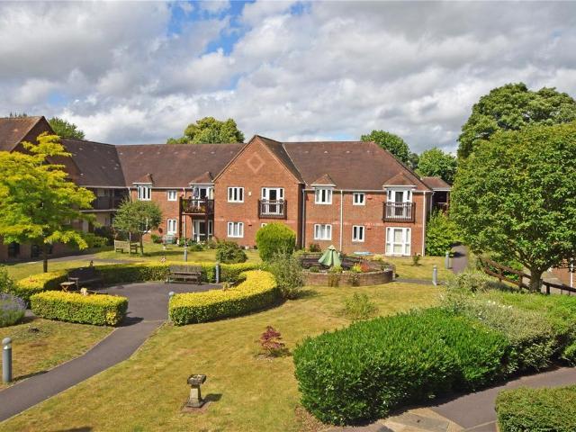 Flat for sale in Bolton Low Houses, Hampshire