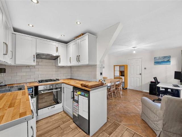 Flat for sale in Streatham, Greater London