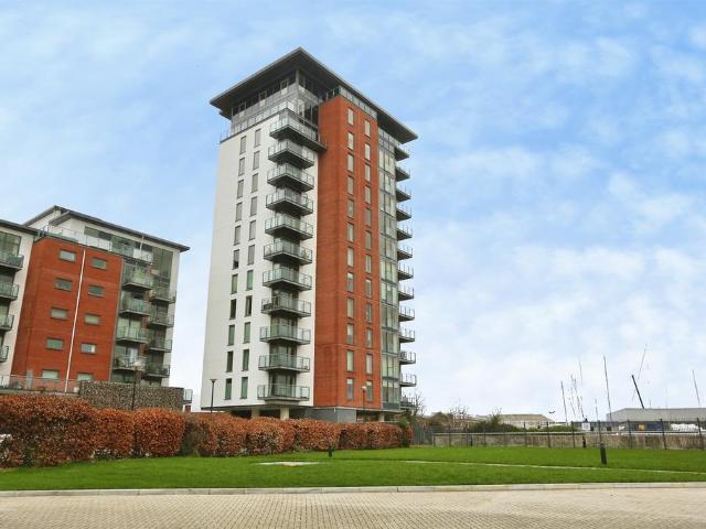 Flat for sale in Priddy's Hard, Middlecroft