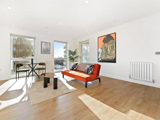Flat for sale in Ratcliffe, Limehouse