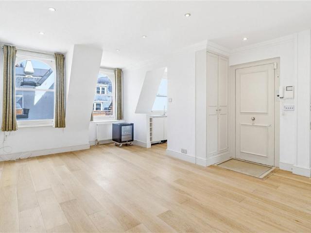 Flat for sale in Chelsea, Greater London