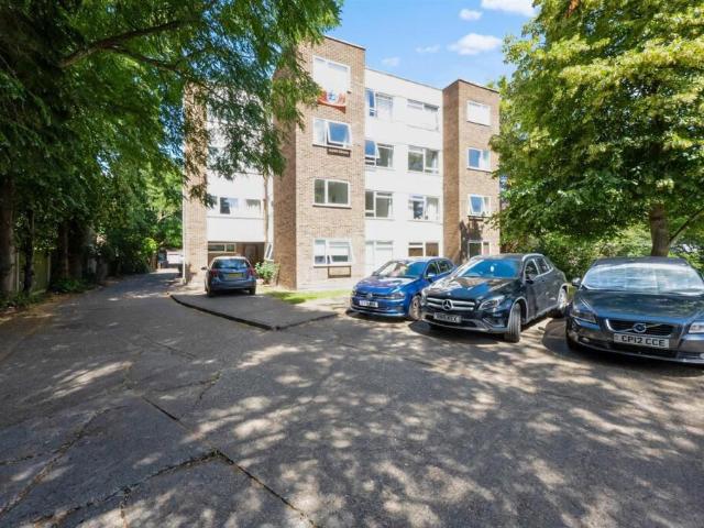 Flat for sale in Beckenham, Greater London