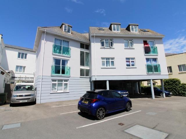 Flat for sale in Hornsey, Greater London