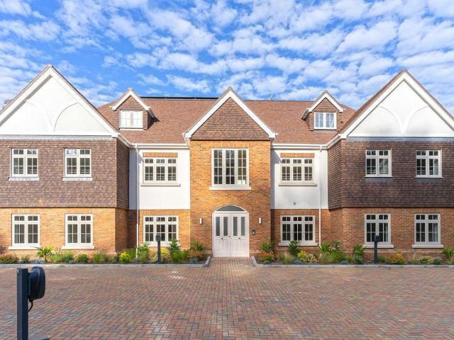 Flat for sale in London Borough of Croydon, Kenley