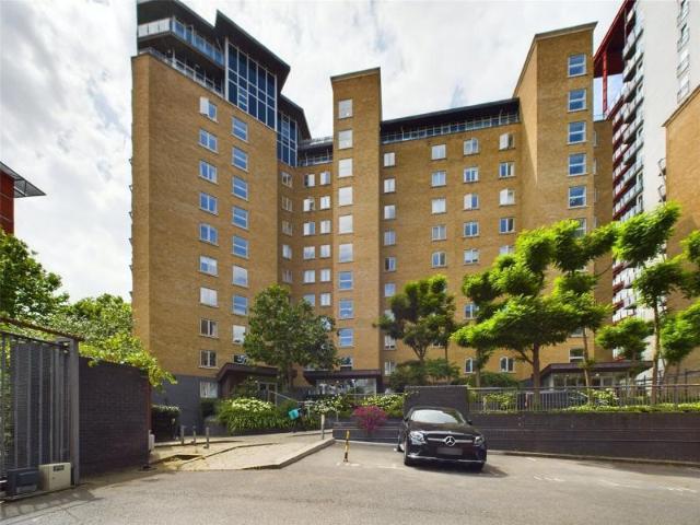 Flat for sale in Canary Wharf, Millwall