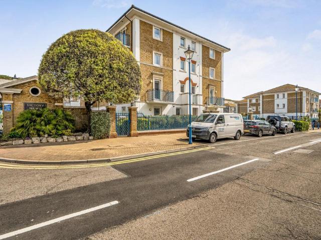 Flat for sale in Roedean