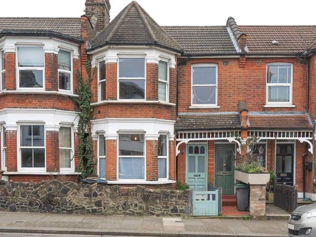 Flat for sale in Hornsey, Greater London