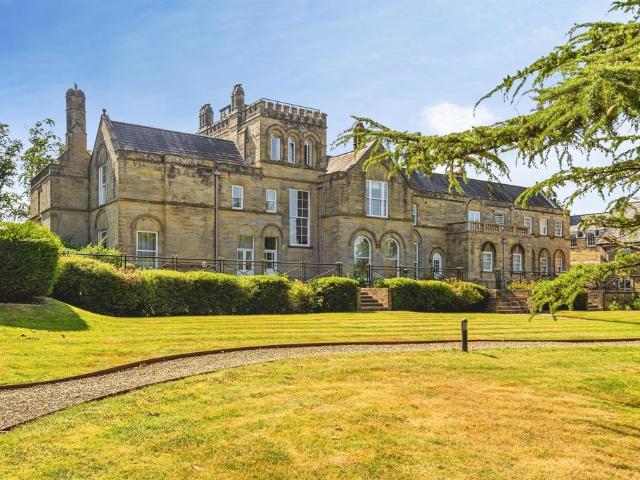 Flat for sale in Perryfields, West Sussex
