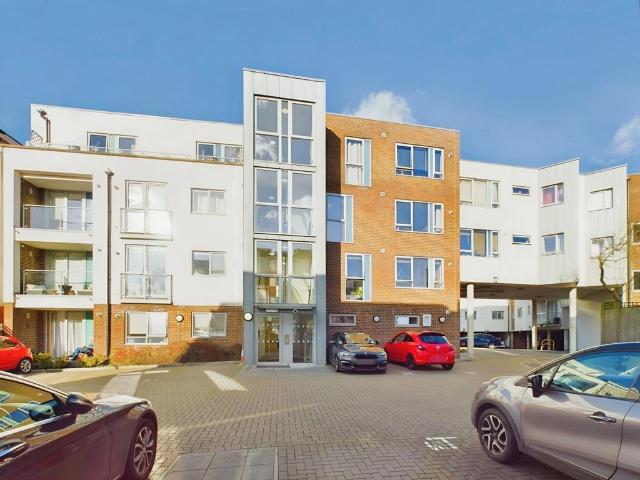 Flat for sale in New Town, Horsham