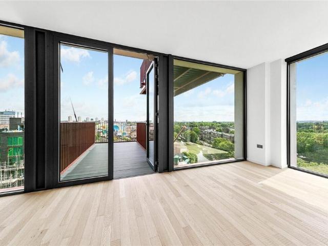 Flat for sale in London Borough of Hounslow, Greater London