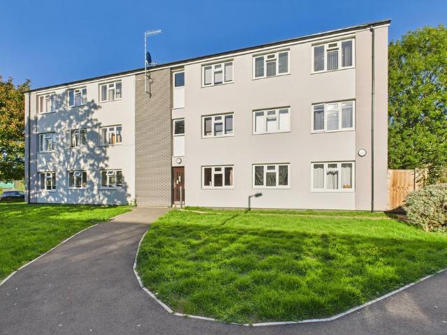 Flat for sale in Pouchen End, Hertfordshire