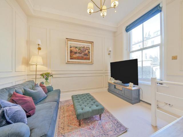 Flat for sale in West Kensington, Greater London