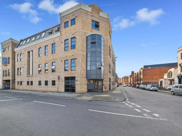 Flat for sale in Kings Barton, Gloucester