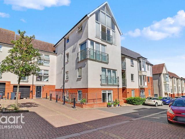Flat for sale in Chelmsford, Essex