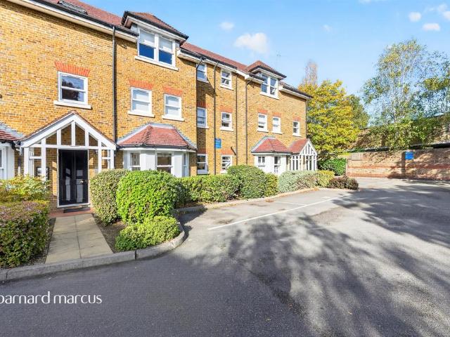 Flat for sale in Royal Borough of Kingston upon Thames, Greater London