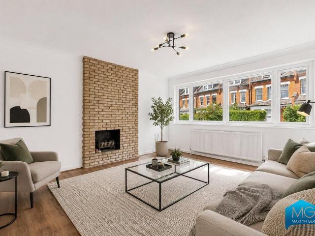 Flat for sale in Archway, Greater London