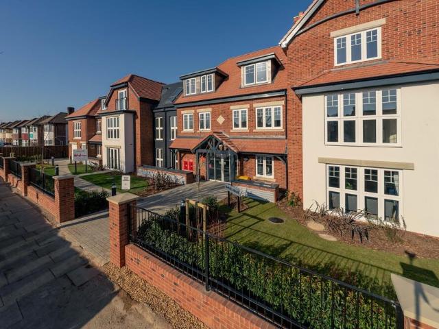 Flat for sale in Cockfosters, Greater London