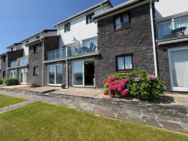 Flat for sale in Porthmadog