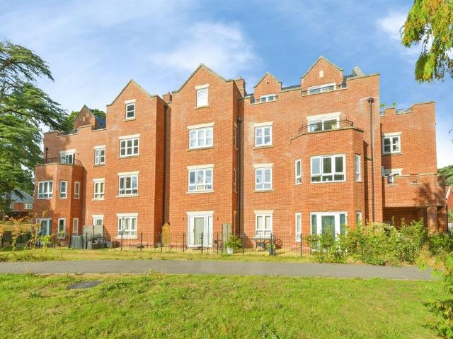 Flat for sale in Wilshere Park, Welwyn Hatfield