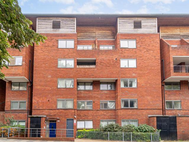 Flat for sale in Barnsbury, Greater London