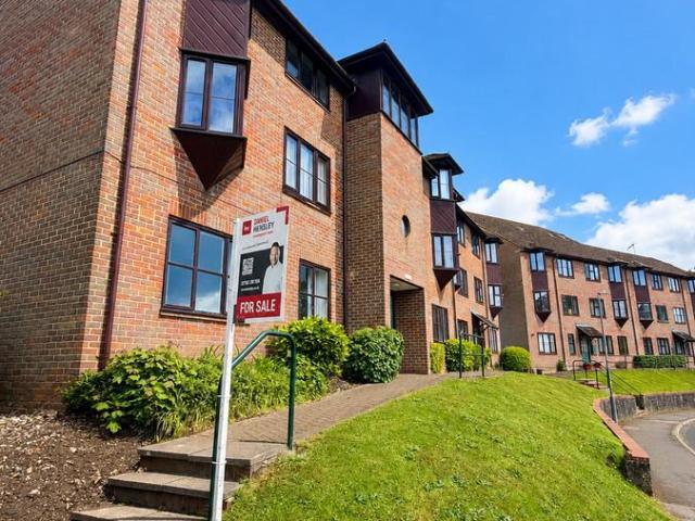 Flat for sale in Chesham