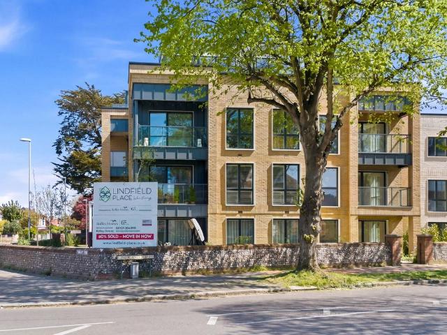 Flat for sale in Worthing, West Sussex