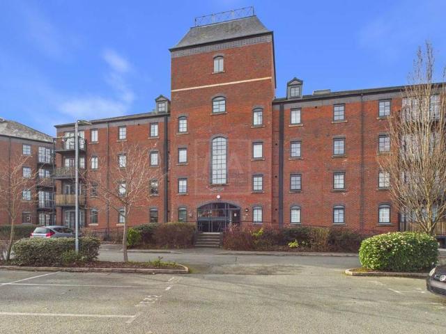 Flat for sale in Wilderspool, Warrington
