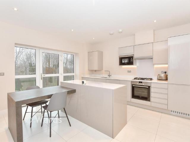 Flat for sale in Bourne Vale, Kent