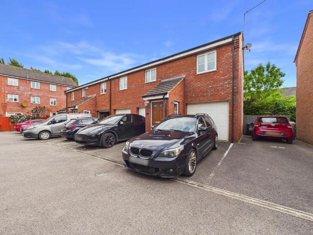 Flat for sale in Chippenham, Wiltshire