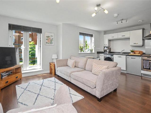 Flat for sale in Thorpe, West Yorkshire