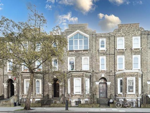 Flat for sale in Shepherd's Bush, Greater London