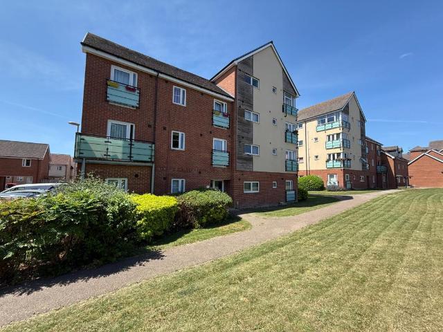 Flat for sale in Dunstable, Bedfordshire