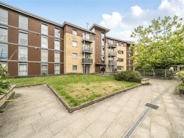 Flat for sale in Easthampstead, Bracknell