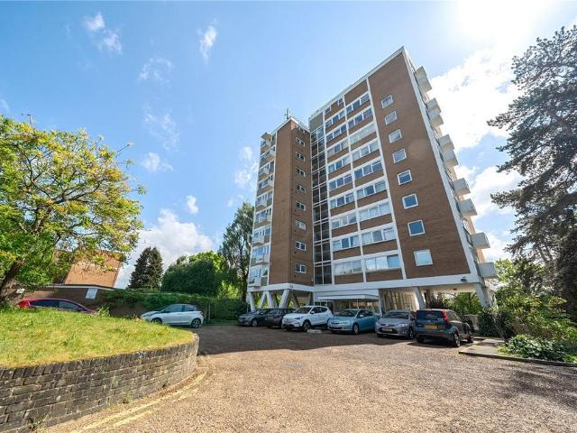 Flat for sale in Horsell, Woking