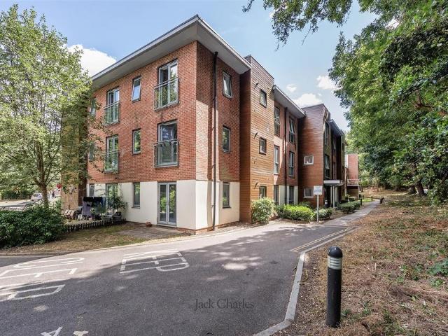 Flat for sale in Sevenoaks, The Butts