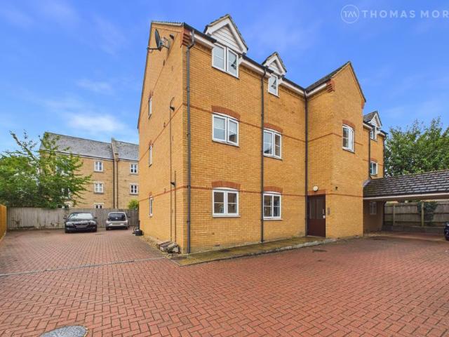 Flat for sale in Eaton Ford, Huntingdonshire