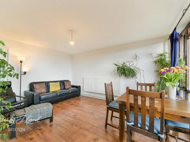 Flat for sale in London Borough of Lambeth, Greater London