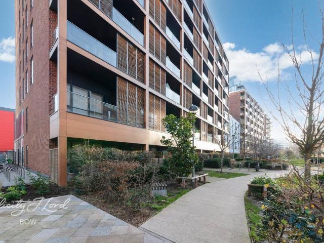 Flat for sale in Bromley-by-Bow, Poplar Grove