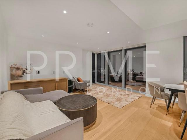Flat for sale in Canary Wharf, Greater London