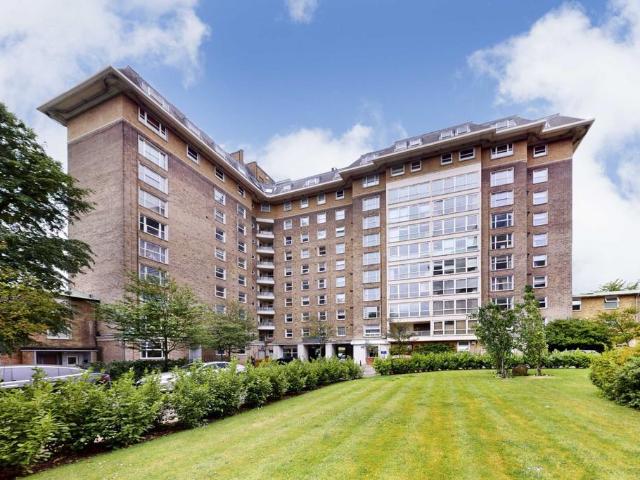 Flat for sale in Belsize Park, Greater London