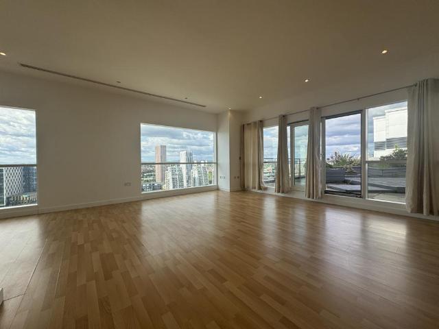 Flat for sale in Salford Quays, Salford