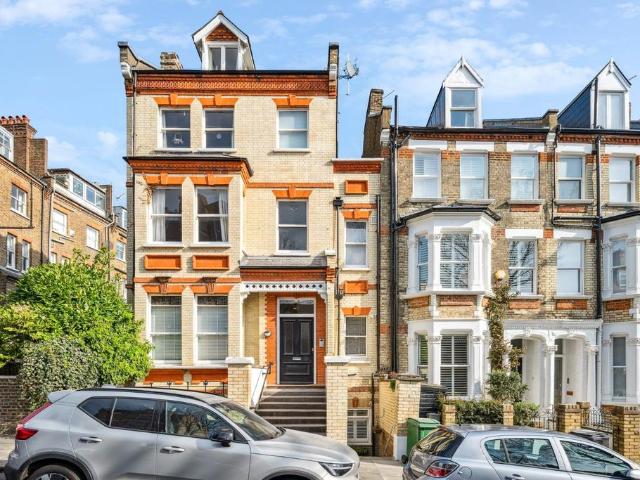 Flat for sale in Belsize Park, Greater London