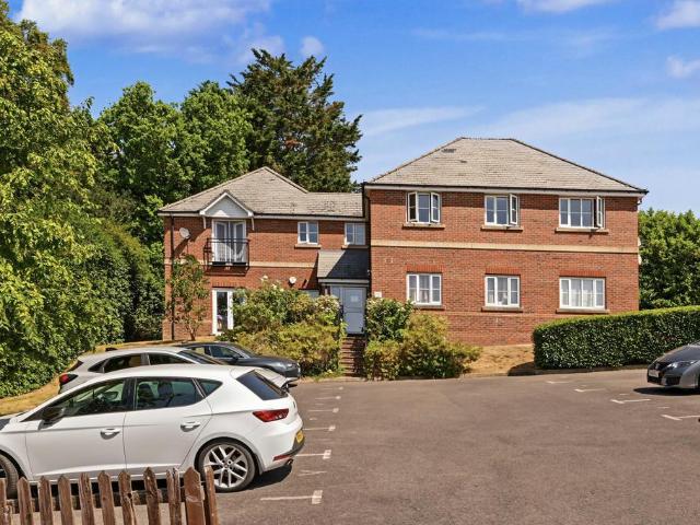 Flat for sale in Chesham, Asheridge