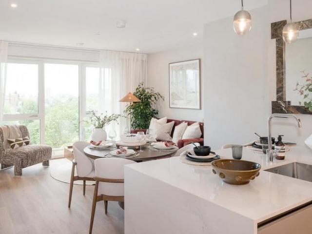 Flat for sale in Bromley-by-Bow, Mile End