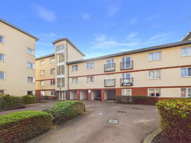 Flat for sale in Gloucester, Gloucestershire