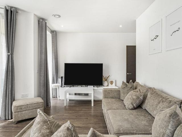Flat for sale in Aberfeldy Village, Blackwall