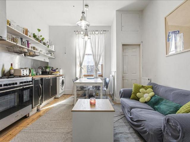 Flat for sale in Hammersmith, Greater London