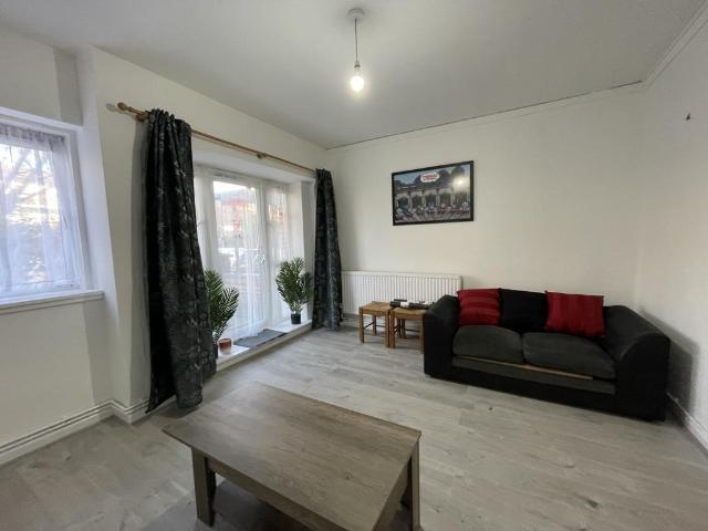 Flat for sale in Camberwell, Greater London