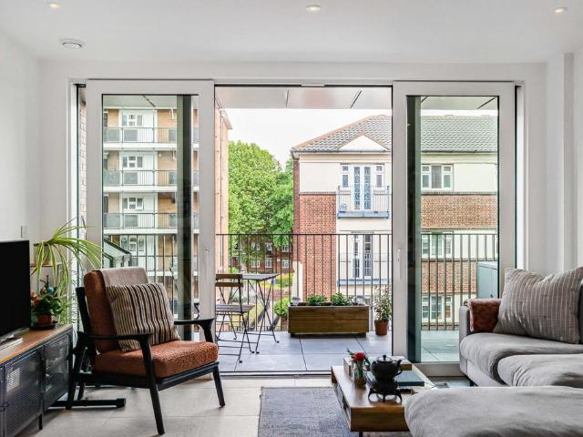 Flat for sale in St. George in the East, Stepney
