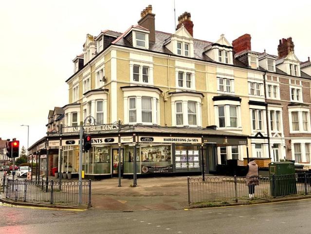 Flat for sale in Llandudno, Wales
